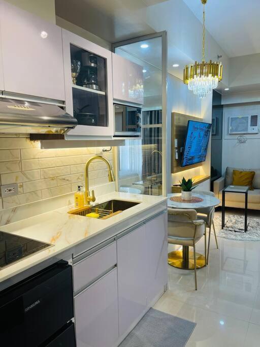 Marias Suite Near Manila Bay Free Use Of Pool Exterior foto